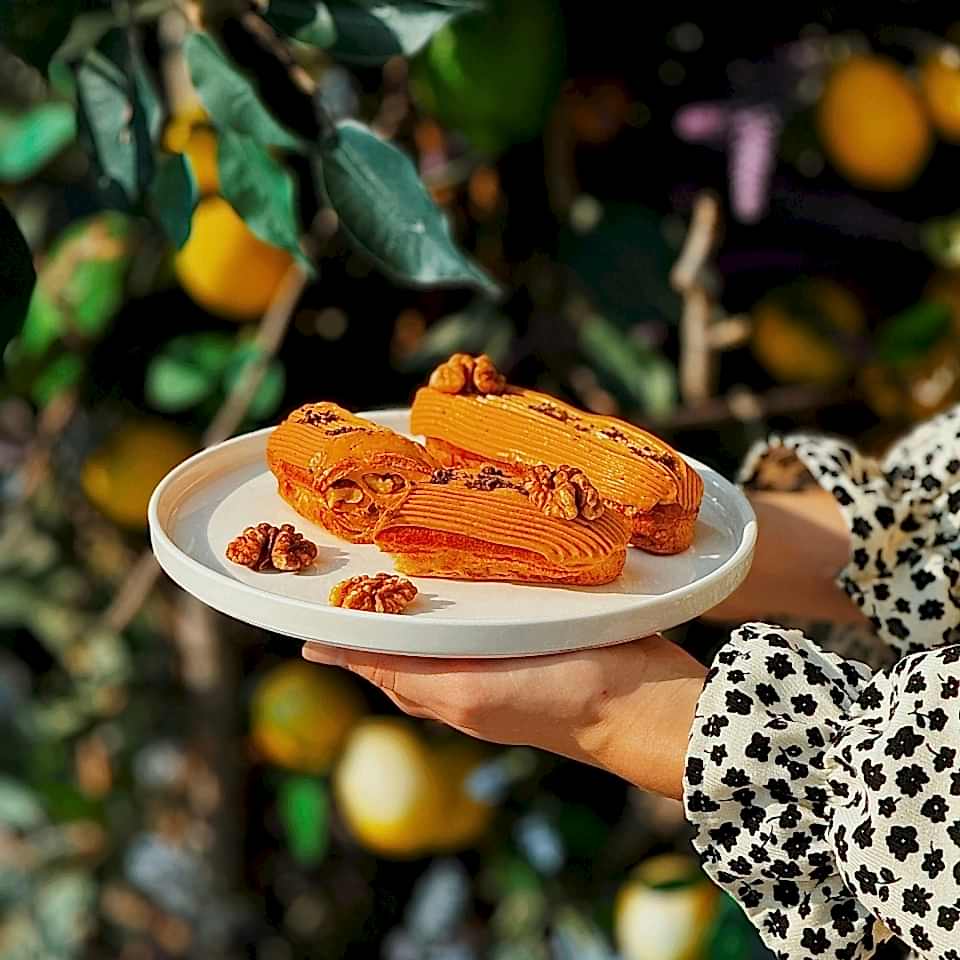 Эклер с вареной сгущенкой